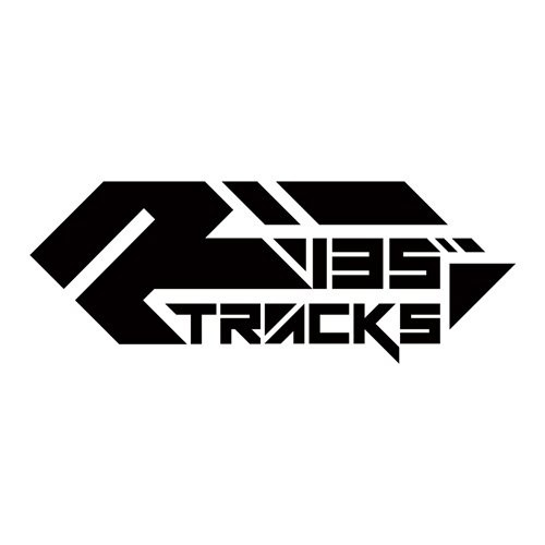 R135 TRACKS logotype